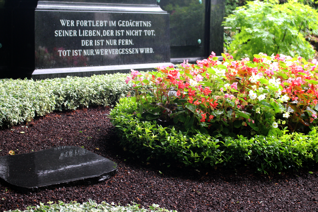 Peter Heinen Blumen & Friedhofsgärtnerei, Friedhof